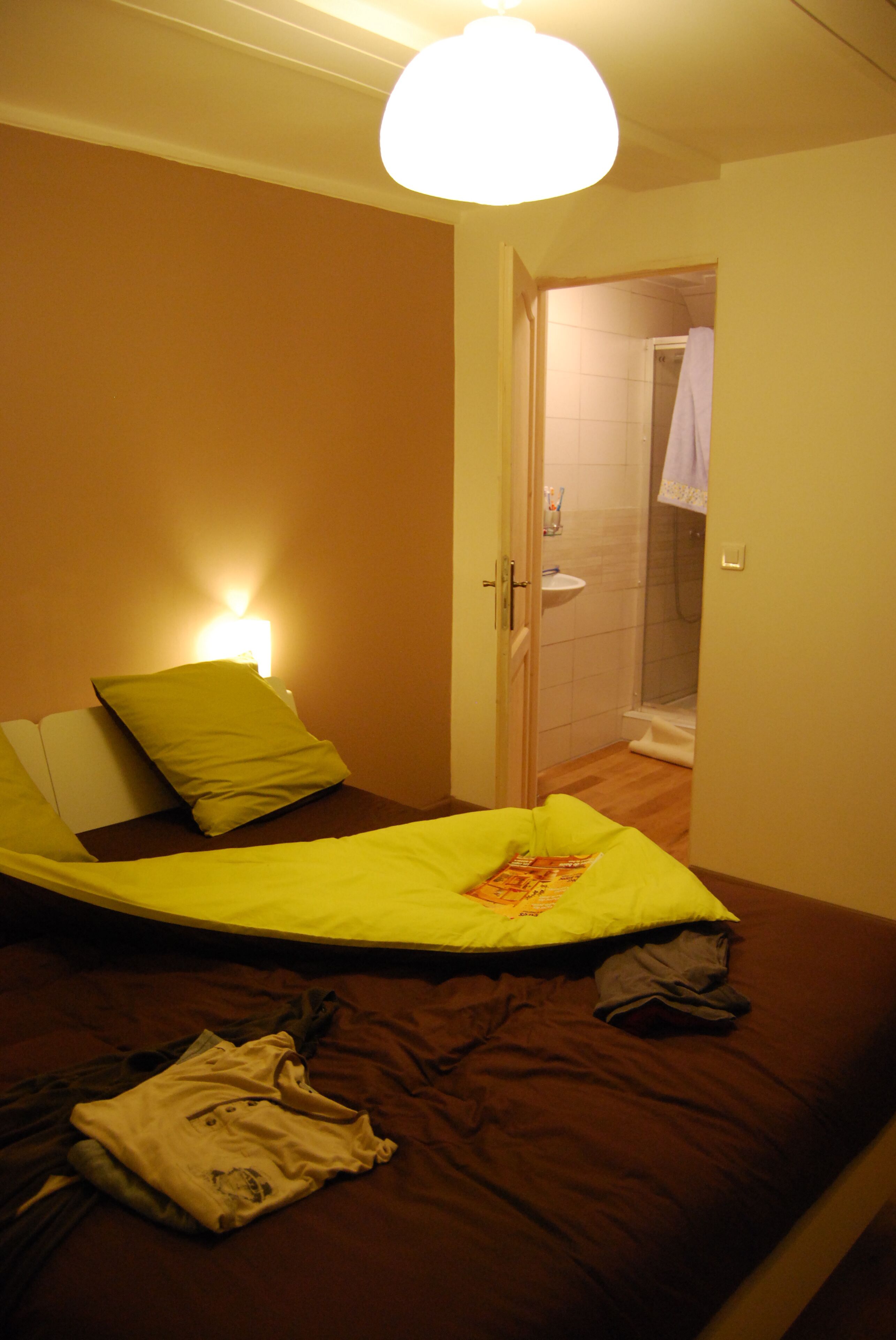 4 slaapkamers, een strijkplank/strijkijzer, gratis wifi, beddengoed