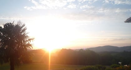 GĂźte Ă la ferme au pied de la montagne.