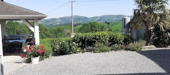 Unabhängiges Ferienhaus auf dem Bauernhof in den Bergen kostenloses WLAN-Panorama