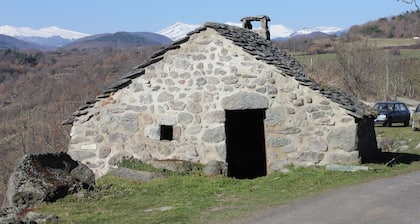 45 m2 self-catering cottage for 2 people in the Parc des Volcans d'Auvergne