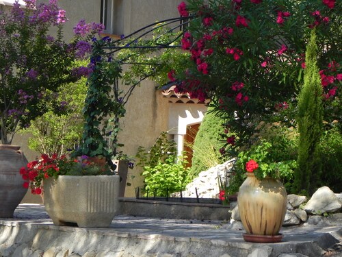 VILLA avec vue imprenable et accès privé sur le Lac Esparron de Verdon