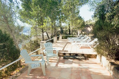 VILLA with stunning views and private access to Lake Esparron de Verdon