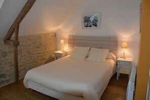 3 chambres, fer et planche à repasser, lit parapluie, Wi-Fi