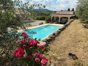 Piscina all'aperto, una piscina riscaldata