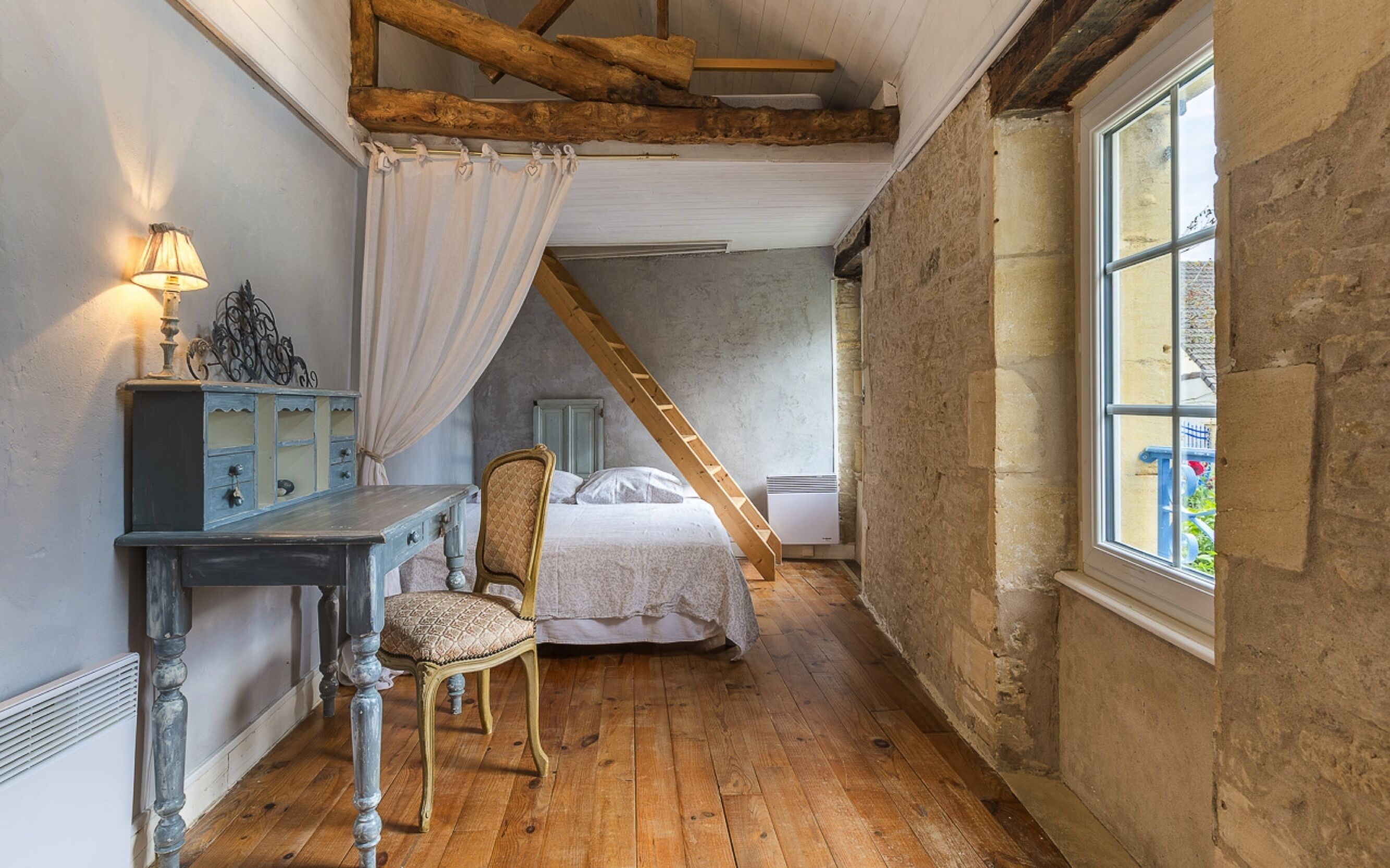 6 Schlafzimmer, Schreibtisch, Bügeleisen/Bügelbrett, Reisekinderbett