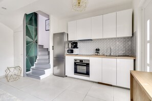 Microonde, forno, macchina per tè/caffè, pentole/stoviglie/utensili