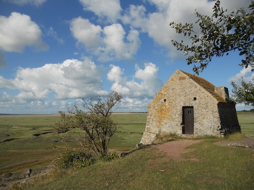 Superb and warm villa located 300 meters from the sea.