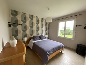 5 habitaciones, tabla de planchar con plancha, cuna de viaje y wifi