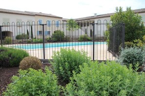 Pool - Apartment in St Rémy de Provence in charming residence at the foot of the Alpilles (Saint-Rémy-De-Provence)