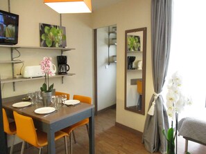 Dining - CANNES SUQUET FILM FESTIVALS PALAIS, CROISETTE , BEACHES AT 50M + TERRACE & POOL (Cannes)