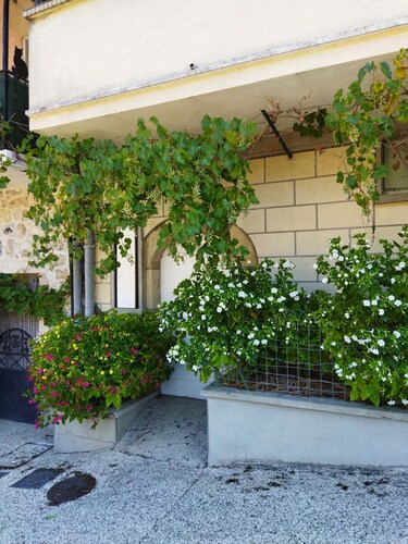 independent house VALS les BAINS located in a quiet area.