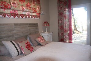 1 bedroom, iron/ironing board, travel cot, free WiFi