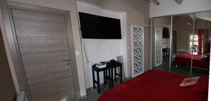 1 bedroom, iron/ironing board, travel cot, free WiFi