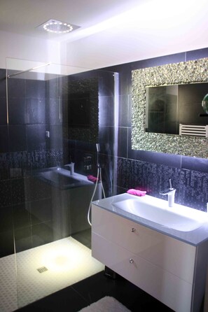 Shower, hair dryer, towels, soap
