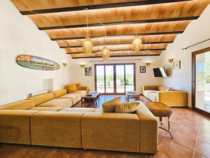 TV connectée, table de tennis de table