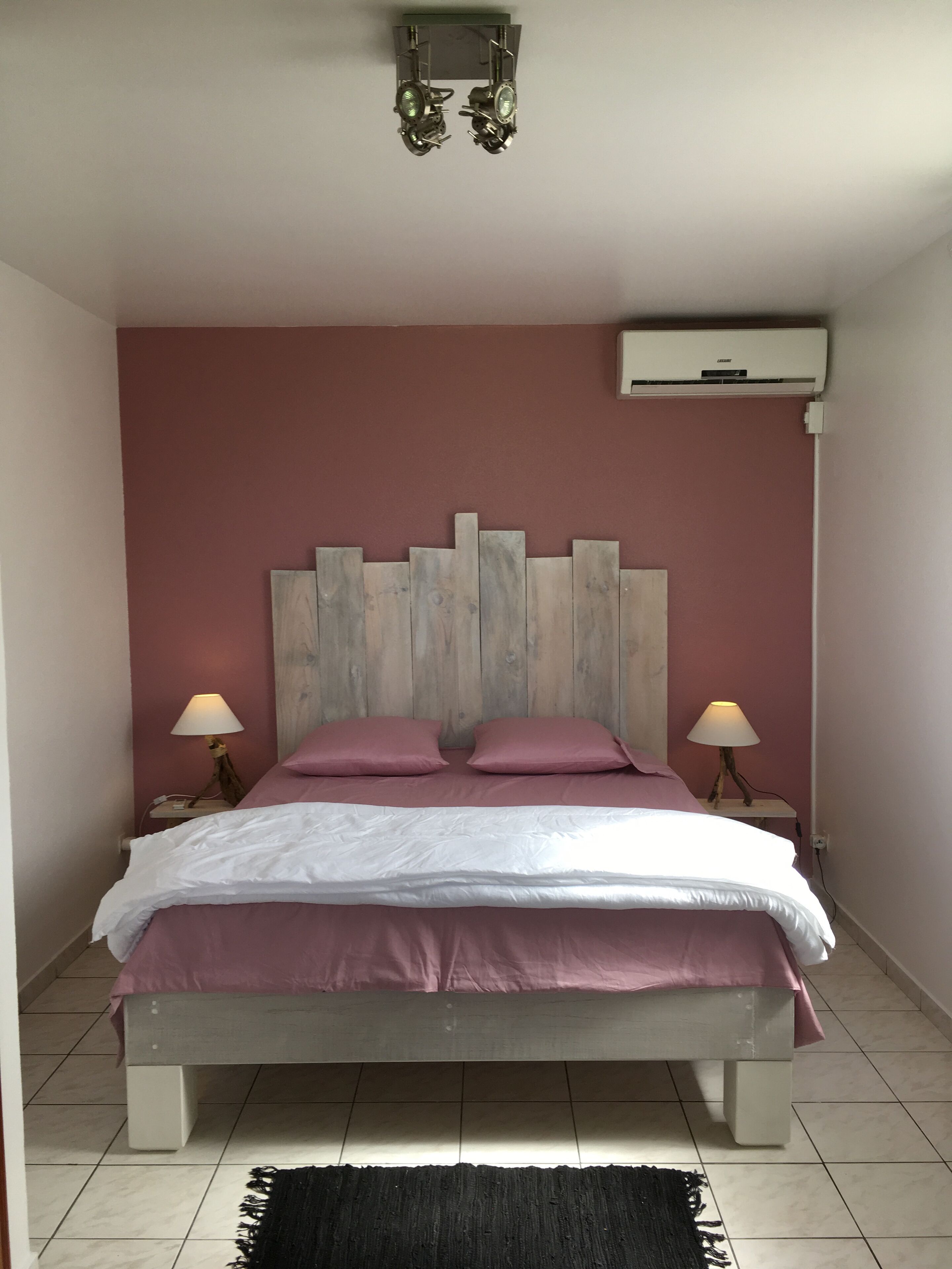 1 chambre, fer et planche à repasser, accès Internet, draps fournis