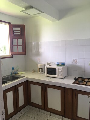 Fridge, microwave, stovetop, coffee/tea maker