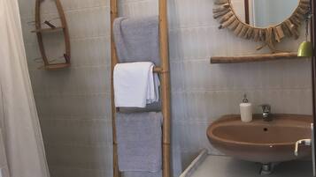 Shower, towels