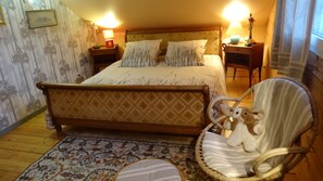 2 bedrooms, desk, iron/ironing board, travel cot