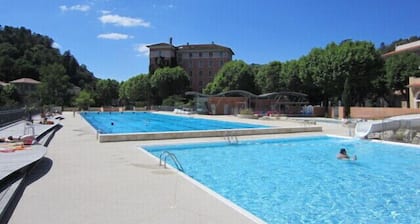 GITE DU PARC CLIMATISĂ au pied du parc du casino et des thermes Ă  VALS LES BAINS