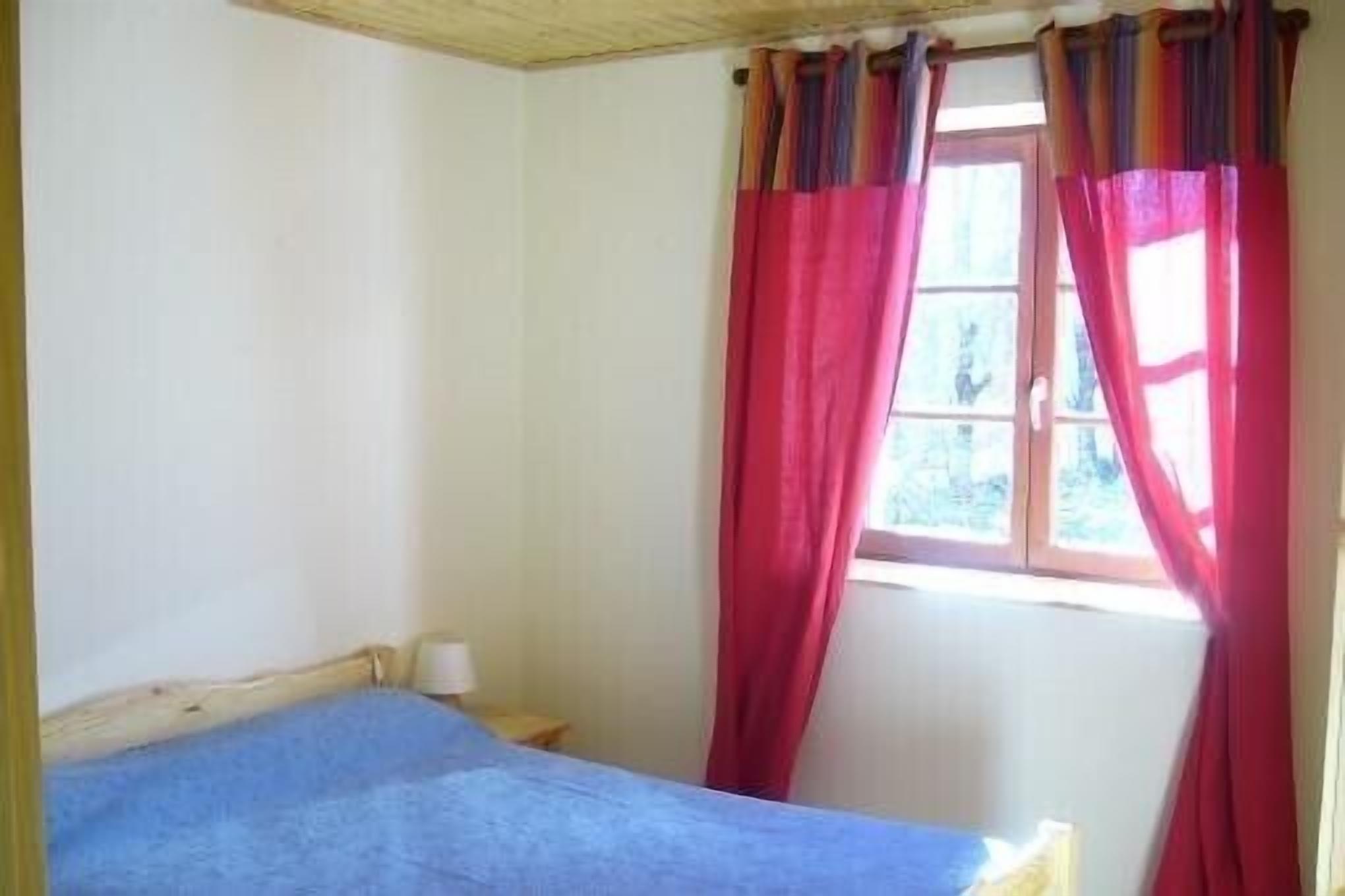 3 slaapkamers, een strijkplank/strijkijzer, gratis wifi, beddengoed