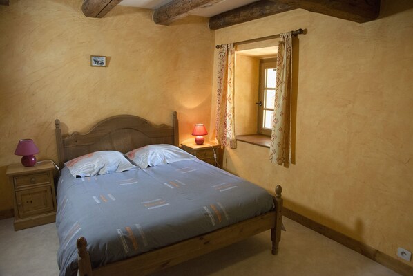 2 bedrooms, iron/ironing board, travel cot, WiFi