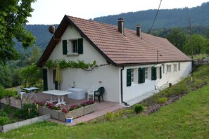 Outdoor dining - A paradise at the foot of the Taenchel for 9/10 people in Thannenkirch (Thannenkirch)