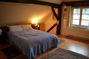 3 chambres, fer et planche à repasser, lit parapluie, Wi-Fi gratuit