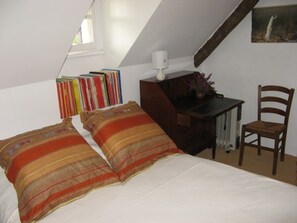 4 bedrooms, iron/ironing board, free WiFi, bed sheets - Holiday cottage near the sea that can accommodate 11 people (Argol)