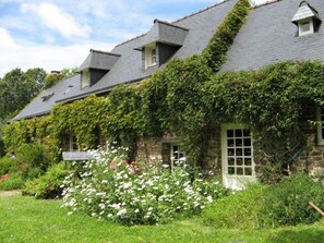 Exterior - Holiday cottage near the sea that can accommodate 11 people (Argol)