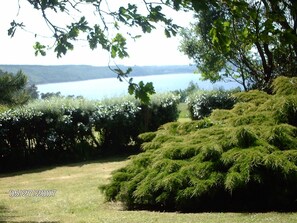 Property grounds - Cottage near the sea and can accommodate 11 people (Argol)