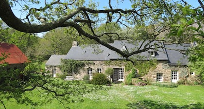 Cottage in der Nähe des Meeres und bietet Platz für 11 Personen