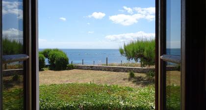 Exceptional sea and island view. A haven for nature in a protected site