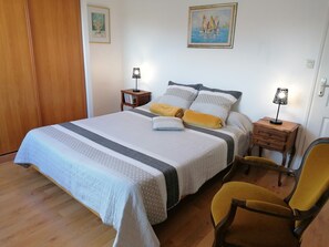 2 bedrooms, iron/ironing board, free WiFi - House (2 bdrms)Very comfortable 300m coastal path 1km port LE BONO Gulf Morbihan (Bono)