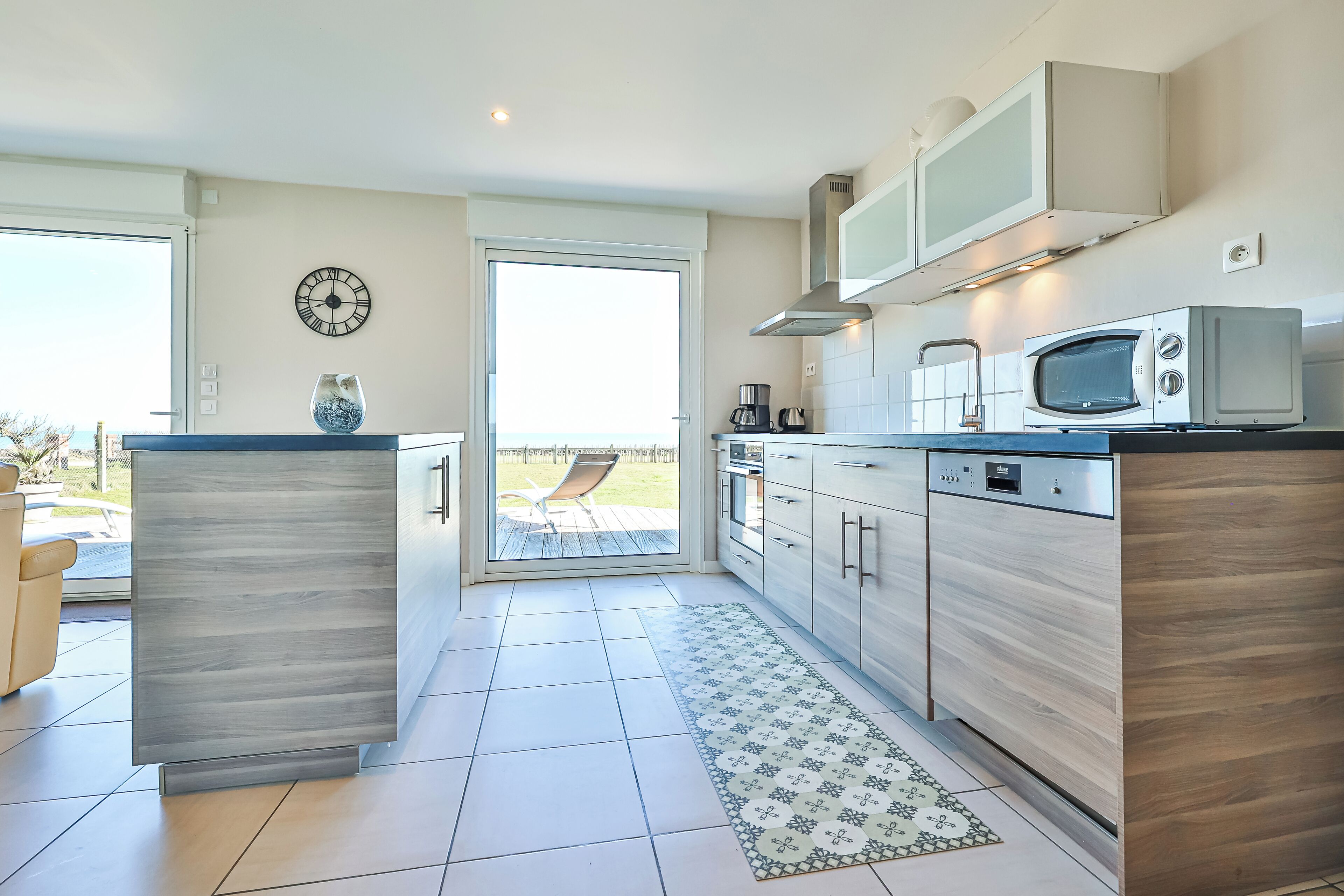 雪櫃、微波爐、焗爐、爐具