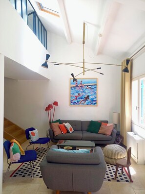 Tv, bøger, stereoanlæg