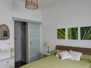 4 bedrooms, iron/ironing board, travel cot, free WiFi