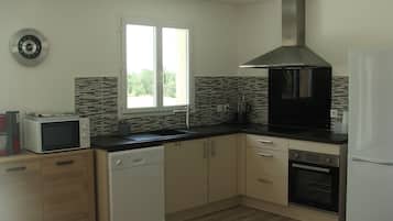 雪櫃、微波爐、焗爐、爐具