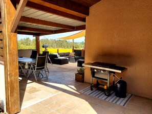 Outdoor dining - 115 m2 private villa with view and private heated pool (Labastide-Marnhac)