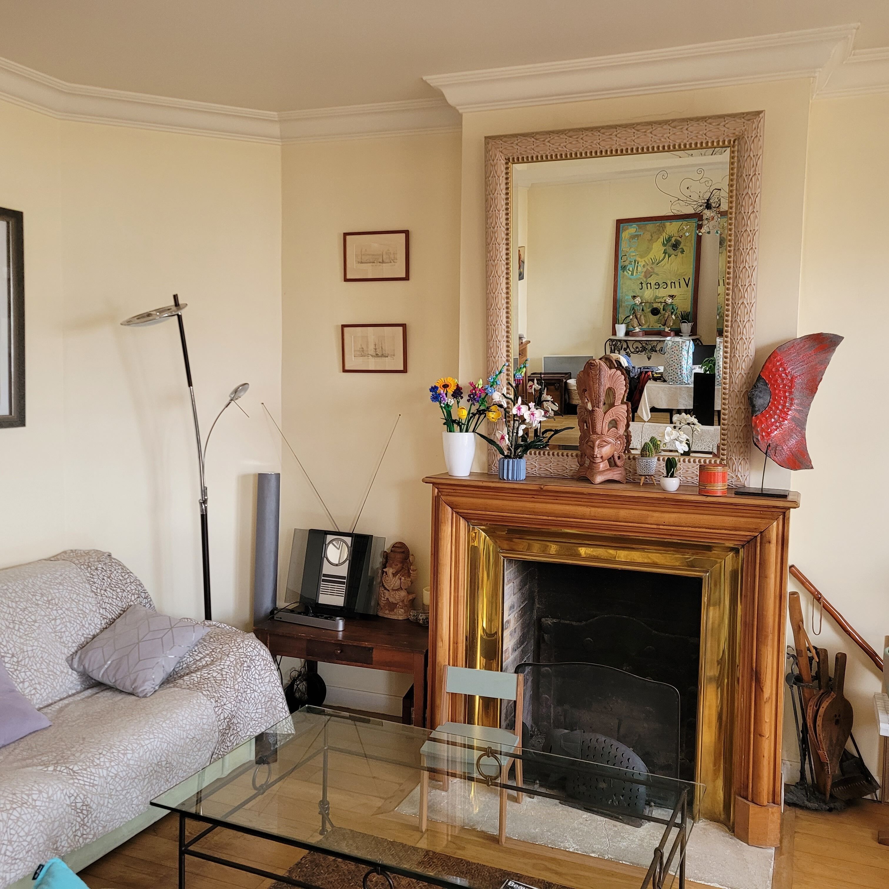 電視、壁爐、DVD 播放機、足球機