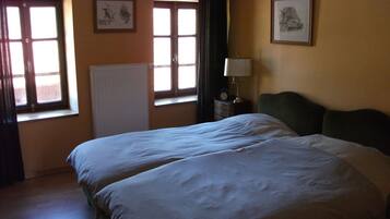 3 habitaciones, tabla de planchar con plancha y wifi gratis