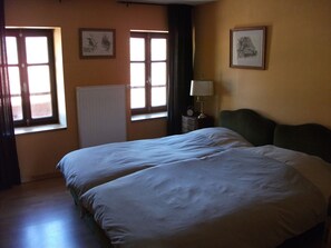 3 habitaciones, tabla de planchar con plancha y wifi gratis