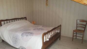 2 slaapkamers, een strijkplank/strijkijzer, beddengoed