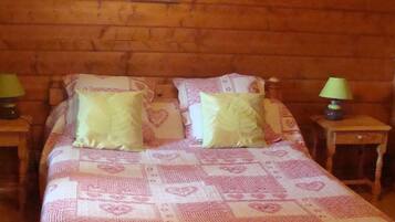 2 bedrooms, iron/ironing board, wheelchair access