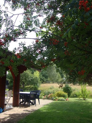 Outdoor dining - A CORNER OF PARADISE IN RENEUX - VERY CLOSE FOREST FOR PLEASANT WALKS (Taintrux)