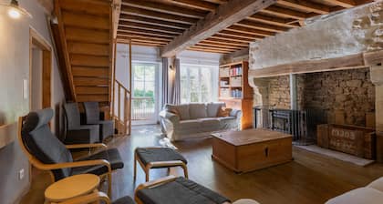 Vacation home sleeps 15 near the Chaîne des Puys in Auvergne