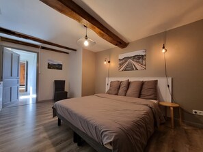 6 bedrooms, iron/ironing board, travel crib, free WiFi