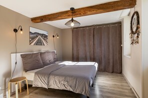 6 habitaciones, tabla de planchar con plancha y cuna de viaje