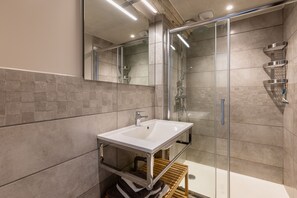 Bathtub