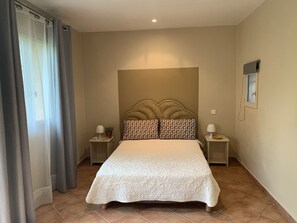 3 bedrooms, in-room safe, iron/ironing board, free WiFi - House in Calvi, on the edge of the pine woods and the beach (Calvi)